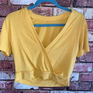 Yellow cropped V neck shirt